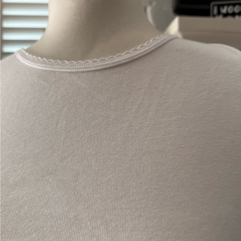 Brandy Melville White Fitted Crop Cap Sleeve T-Shirt - Picture 4 of 8